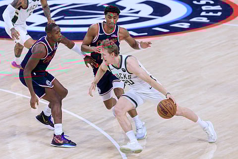 AJ Green of Milwaukee Bucks with the ball