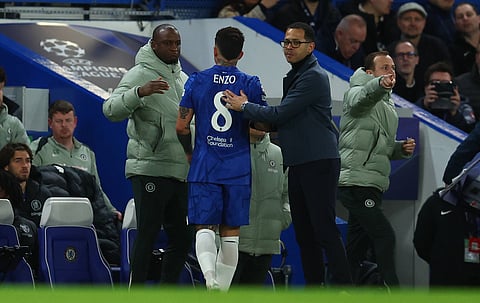 Liam Rosenior shakes hands with Enzo Fernandez