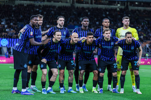 Inter Milan players lined up for a team photo