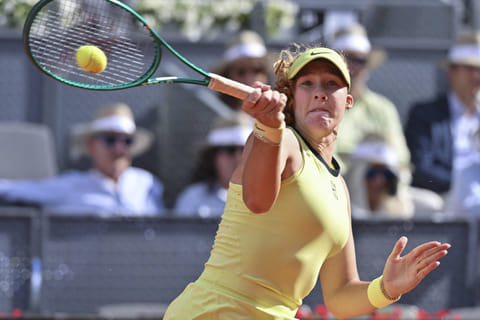 Mirra Andreeva in action against Hailey Baptiste