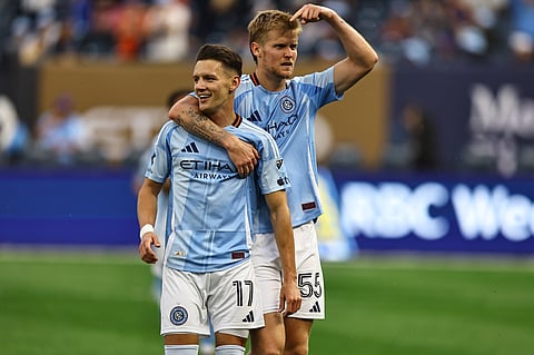 Hannes Wolf celebrates his goal with Keaton Parks