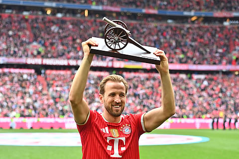 Harry Kane with the Bundesliga top scorer award 