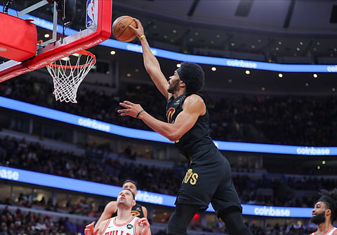 Jarrett Allen attempt a slam dunk