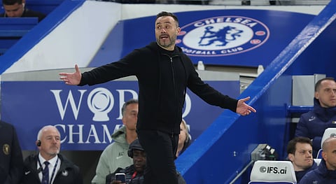 Roberto De Zerbi on the touchline against Chelsea 