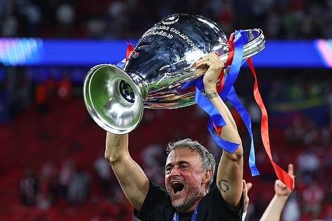 Luis Enrique lifts the UCL title