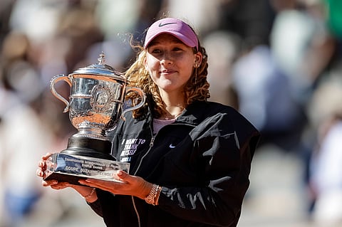 Mirra Andreeva poses with the winners trophy