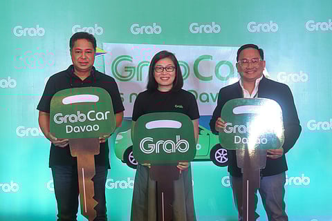 Grab Philippines Country Head Grace Vera Cruz (center) leads the official launch of GrabCar in Davao City. Present in the event are Davao City Vice Mayor Melchor Quitain, Jr., LTFRB-Davao Regional Director Nonito Llanos III, and other key leaders from the leading superapp.