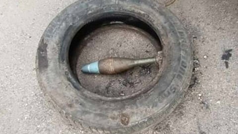 GIPATIMBANG: Bala sa mortar napalgan nga nasagol sa scrap iron su’d sa junkshop sa San Jose, Negros Oriental. / TAMPO sa San Jose MPS Negros Oriental