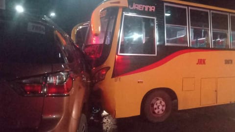 A passenger bus and a sport utility vehicle (SUV) figured in an accident at a stop light near a mall in Barangay Lawaan, Talisay City, southern Cebu.
