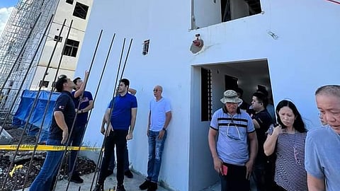 Bacolod City Mayor Alfredo Abelardo Benitez, along with Vice Mayor El Cid Familiaran and Secretary Jose Rizalino Acuzar of Department of Housing and Urban Development (DHSUD), inspected the housing units in Barangay Vista Alegre on December 10.