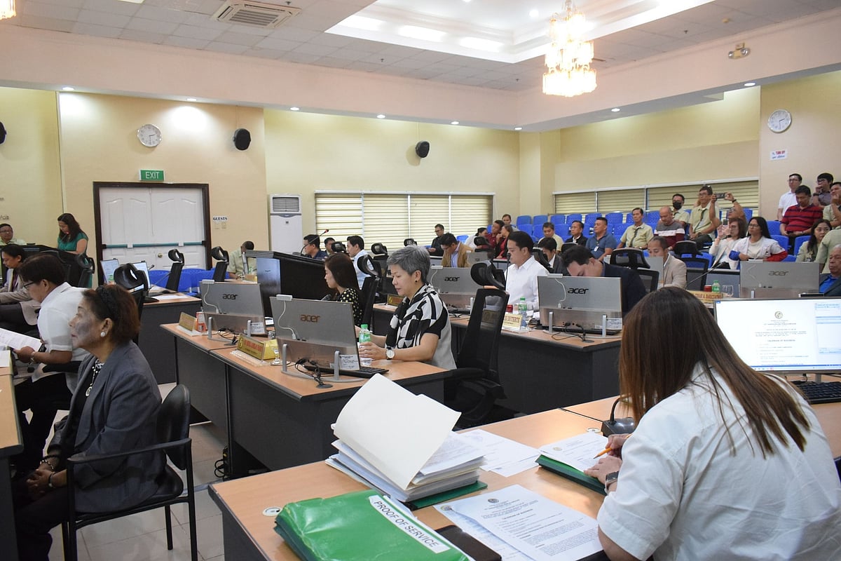 Capitol workers to receive P40,000 bonus - Vimarsana News