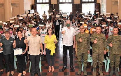 Negros Occidental's Year in Review: Triumphs and Setbacks in Governance and Hog Industry Losses - Vimarsana News