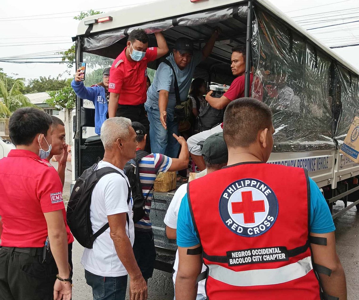 Classes Suspended and Passengers Stranded in Bacolod due to 'Kabayan' Tropical Depression - Vimarsana News