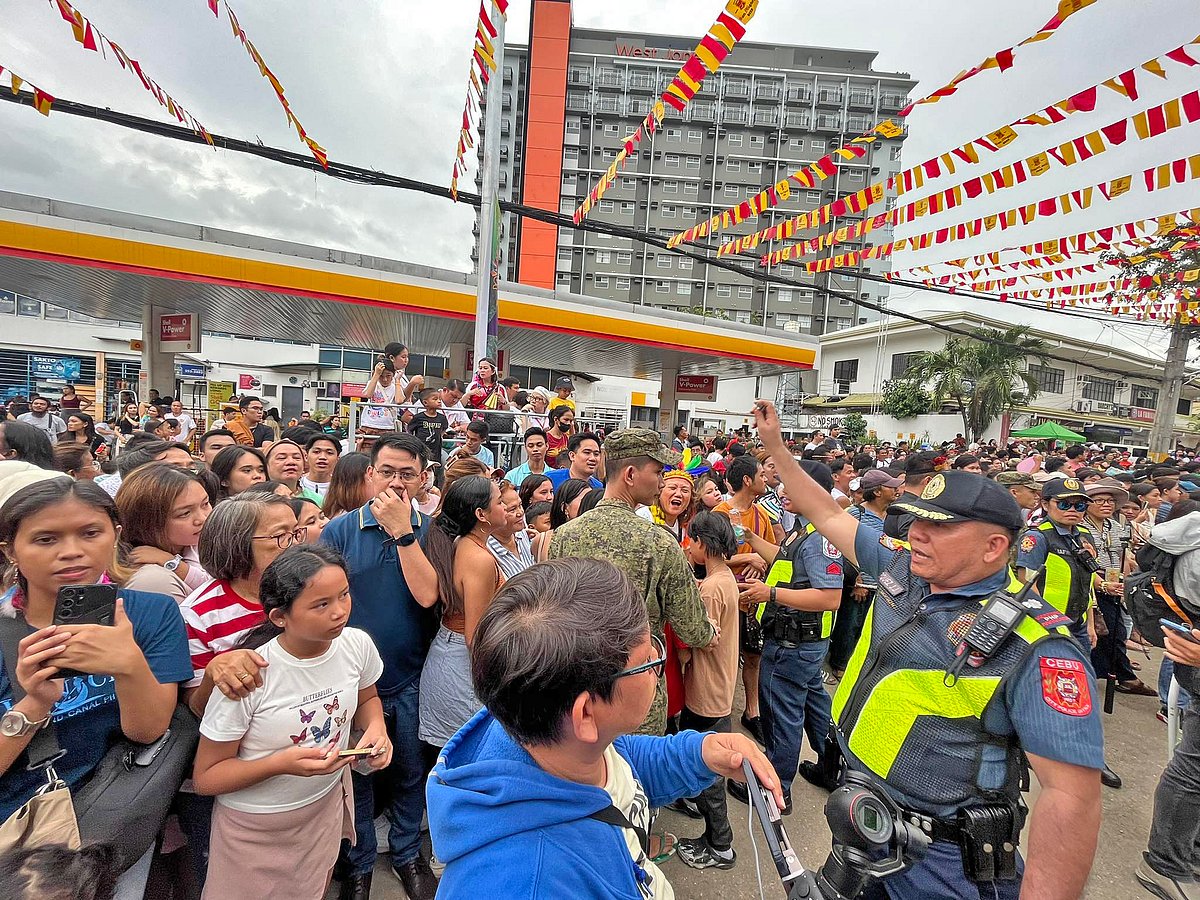 Sinulog vendors suffer low sales - Vimarsana News