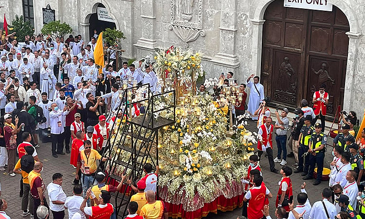 1.4m Sto. Niño devotees join seaborne, foot processions - Vimarsana News