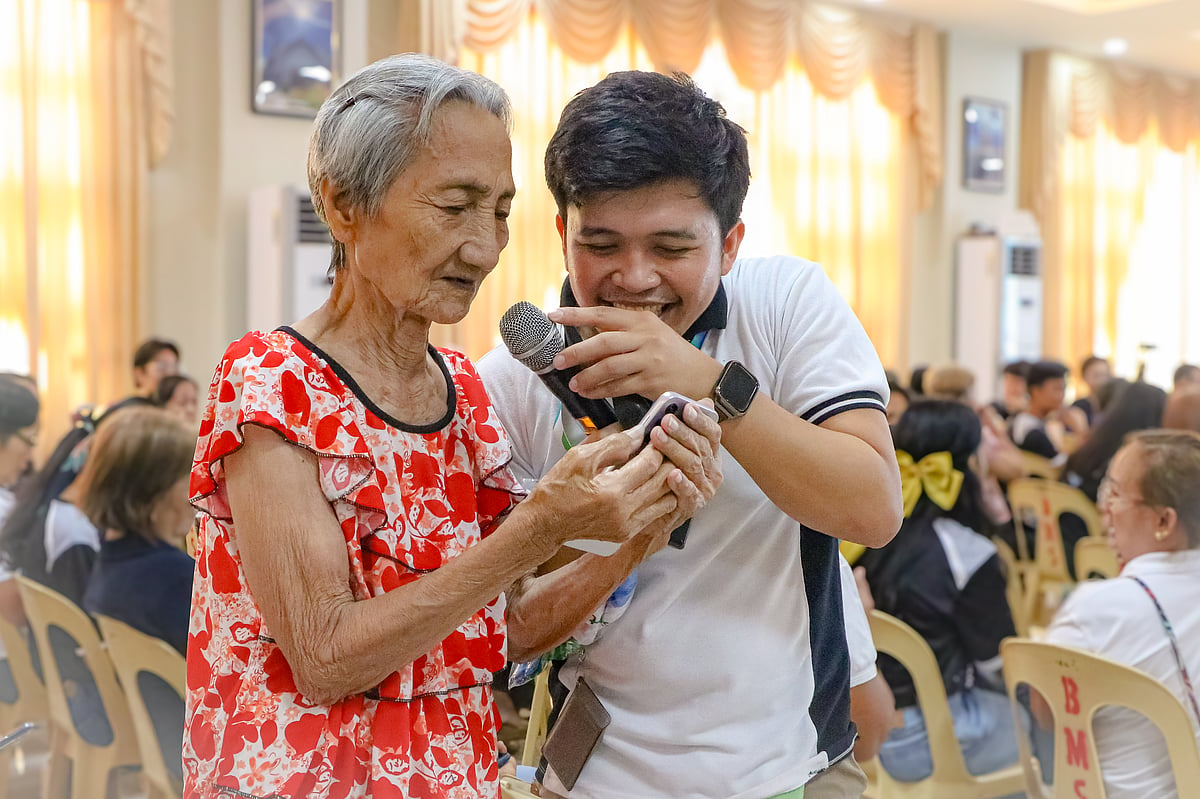 PLDT and Smart Empower Seniors and Visually Impaired Persons in Visayas with Digital Training - Vimarsana News