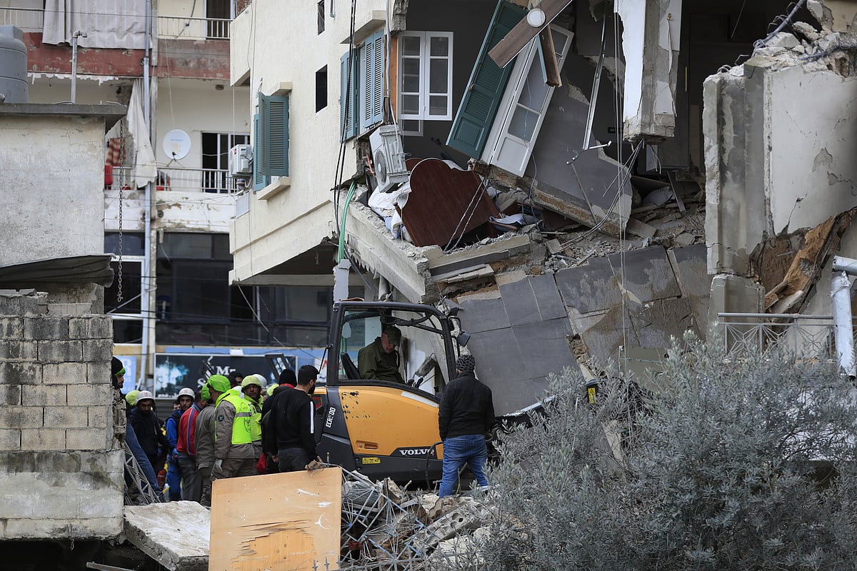 Israeli airstrikes killed 10 Lebanese civilians in a single day; Hezbollah has vowed to retaliate - Vimarsana News