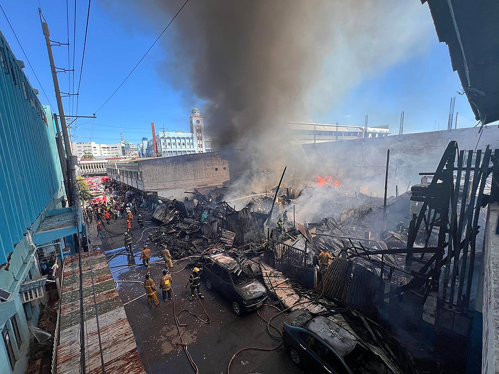 Fire razes school, houses, vehicles in downtown Cebu City - Vimarsana News