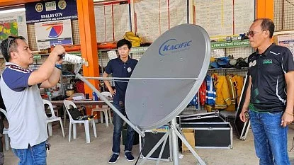 SATELLITE INTERNET. Department of Information and Communications Technology-Western Visayas Government Emergency Communications System personnel install the very small aperture terminal (VSAT) at the Sipalay City Disaster Risk Reduction and Management Operations Center on Jan. 23, 20224. Four disaster risk reduction and management offices in Negros Occidental are recipients of the VSAT satellite internet equipment from the Department of Information and Communications Technology.
