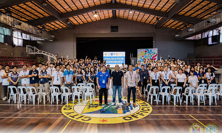100 scholars finish IT-BPM program - Vimarsana News