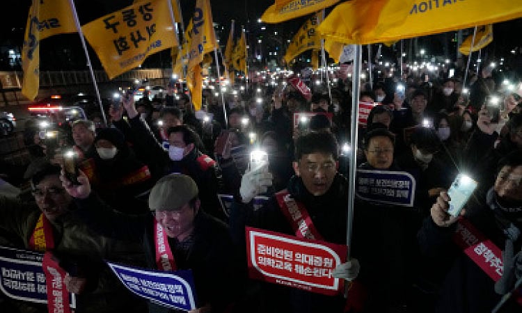 South Korea doctors offer to resign amid spat with gov't - Vimarsana News
