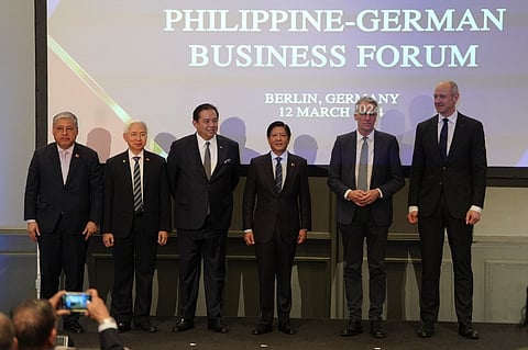 From L to R: Department of Foreign Affairs Secretary Enrique Manalo, Department of Trade and Industry Secretary Fred Pascual, House of Representatives Speaker Ferdinand Martin Romualdez, President Ferdinand Marcos Jr., German Federal Ministry of Economic Affairs and Climate Action (BMWK) Parliamentary State Secretary Stefan Wenzel, Siemens AG President and Chief Executive Officer Dr. Roland Busch
