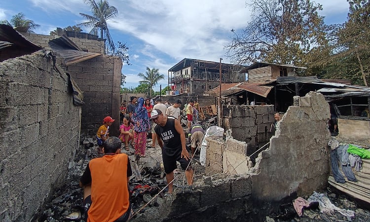Brgy captain of 76-A questions delayed food distribution for fire victims - Vimarsana News