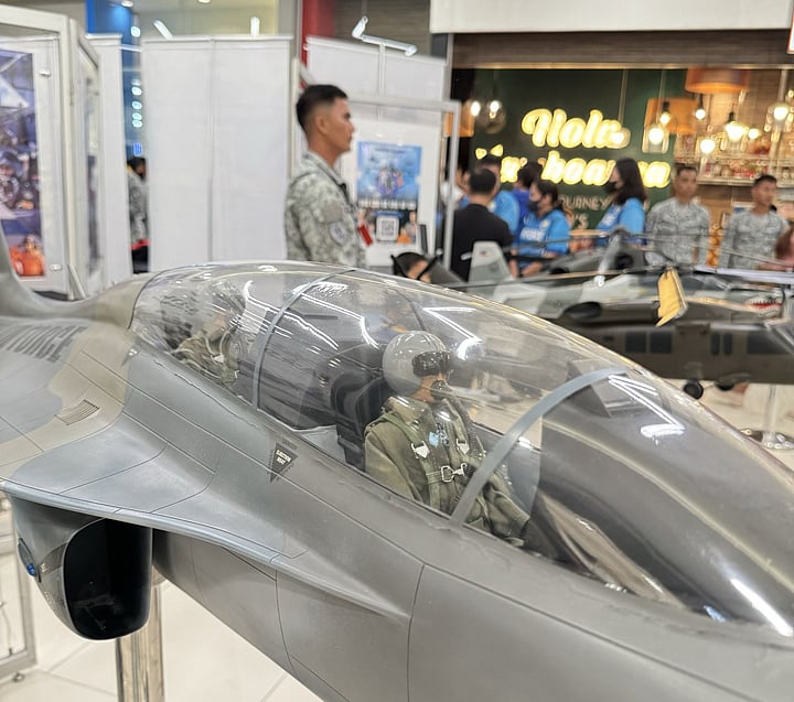 Philippine Air Force holds exhibit at SM City Mindpro - Vimarsana News