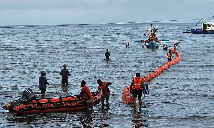 Coast Guard-DavOr conducts salvage ops for cargo vessel - Vimarsana News