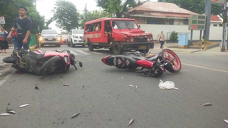 Teacher traveling to school hurt in road accident - Vimarsana News