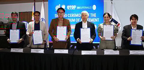 L to R: SM Supermalls Assistant Vice President Royston Cabunag, SM Supermalls Vice President Junias Eusebio, SM Supermalls President Steven Tan, DTI Secretary Fred Pascual, DTI Undersecretary Ma. Cristina Roque, and DTI Bureau of Market Development, Promotions and One Town, One Product Philippines (OTOP) Director Marievic Bonoan