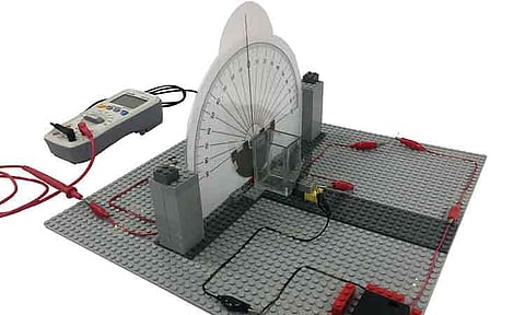 The Ateneo de Manila University Department of Physics’ Photonics Laboratory’s polarimeter setup, built mostly out of LEGO® toy bricks, polarizing film, and cheap off-the-shelf electrical components.