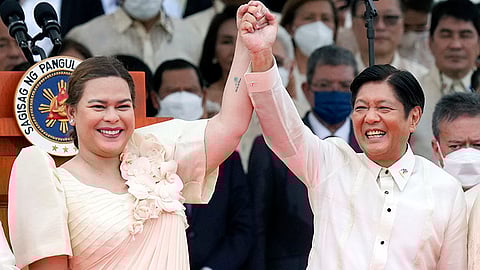 MANILA. Philippine President Ferdinand Marcos Jr. (right) and Vice President Sara Duterte, daughter of former Philippine President Rodrigo Duterte, raise hands during the inauguration ceremony at National Museum on Thursday, June 30, 2022, in Manila, Philippines.