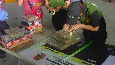 Pdea-12, in coordination with personnel from the General Santos City Police Office Station 2 and the Philippine Coast Guard Intelligence Group-Southern Mindanao, carried out an interdiction operation at a delivery hub in Barangay Apopong, General Santos City, at 7:40 p.m. on Friday, December 6, 2024.