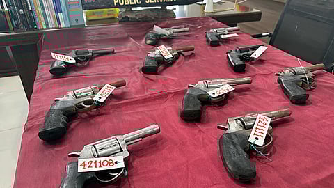 10 ka armas gipangtahan