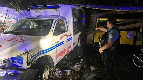 Patrol car nabangga; pulis patay, 4 angol