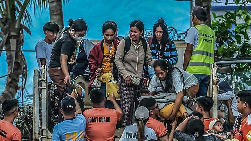 Mass Evacuation Underway Andes Clinical Perspective: Why This Isn't "Covid 2.0"