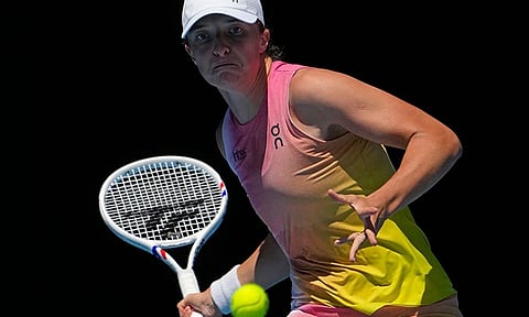 Swiatek scores easy win in Australia