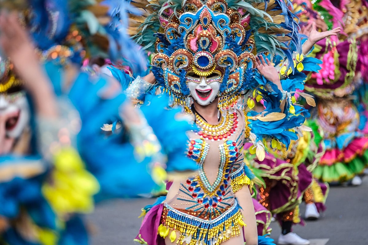 Human sa Sinulog Festival, MassKara
dancers mo-perform sa Hong Kong