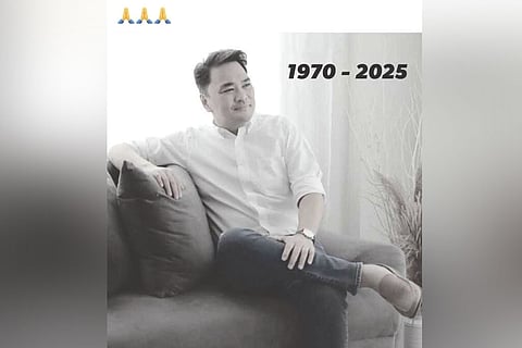 The photo, which circulated on social media, shows Bacolod City Rep. Greg Gasataya sitting on a couch. In the upper part of the image, there are three praying hand emojis and the text “1970 – 2025,” which suggests it is a tribute or memorial image.