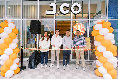 Representatives from J.Co during the branch opening at SM City Bacolod.
From left to right: Gazelle Llanita - Area Manager, Jericho Eva - Asst. Marketing Manager, Josan Carandang - Operations Manager and Erickson Delica - Training Manager
