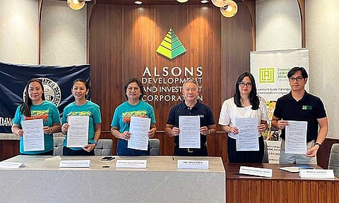 DCWD Environment and Watershed Protection Division Manager Anji Laura A. Grecia-Lorona, DCWD Community Relations and External Affairs Department Manager Jovana Cresta T. Duhaylungsod, DCWD General Manager Mildred G. Aviles, CPA, DM-HRM, Alsons Dev Vice President & General Manager Eric de la Costa, Alsons Dev Corporate Communications Manager Margarita Rey-Gross, and Alcantara Foundation Executive Director Ryan Vidanes formalize their partnership through a Memorandum of Agreement signing, signifying Alsons Dev's commitment to adopt a five-hectare area in the Mt. Tipolog-Tamugan Watershed.