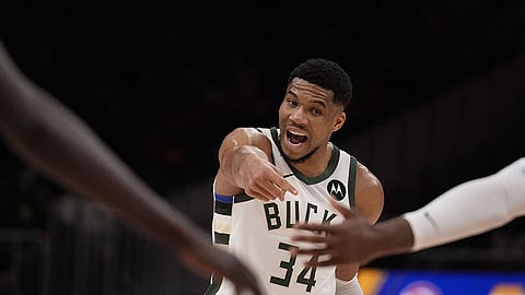 Giannis hits 21K points as Milwaukee ends skid