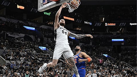 Lakers cruise past Nuggets