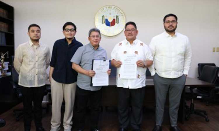 MOTION FILED. House of Representatives Minority Leader Marcelino Libanan (2nd from right) and 1-Rider Party-list Rep. Rodge Gutierrez (left), both members of the 11-man House prosecution panel in the impeachment case of Vice President Sara Duterte, lead the filing of entry of appearance with a motion to issue summons before the Senate on Tuesday (March 25, 2025). The panel is calling on the Senate, acting as an impeachment court, to compel Duterte to answer the Articles of Impeachment against her. (Photo courtesy of House Press and Public Affairs Bureau)