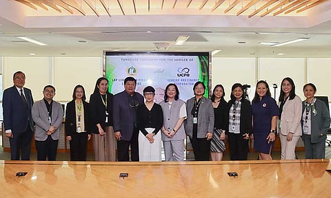 Following the merger of LANDBANK and UCPB in 2022, the Securities and Exchange Commission (SEC) has recently approved the merger of LBP Leasing and Finance Corporation (LLFC) and UCPB Leasing and Finance Corporation (ULFC). LANDBANK President Lynette V. Ortiz (6th from left), LLFC President and CEO Michael P. Arañas (5th from left), and ULFC OIC Kristine Marie G. Cuevas (center), lead the turnover ceremony on 28 March 2025 at LANDBANK Plaza in Manila.