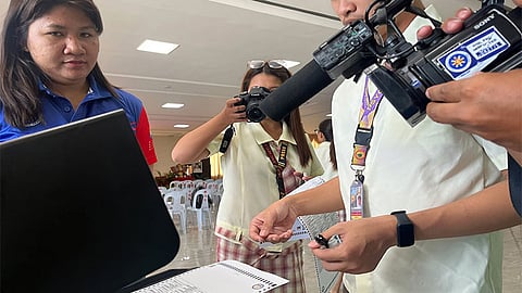 Mga batan-on gihagit batukan ang sayop nga info online 