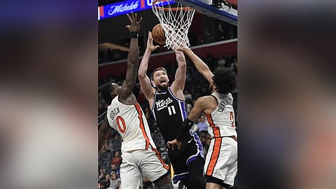 Kings come back to defeat Pistons