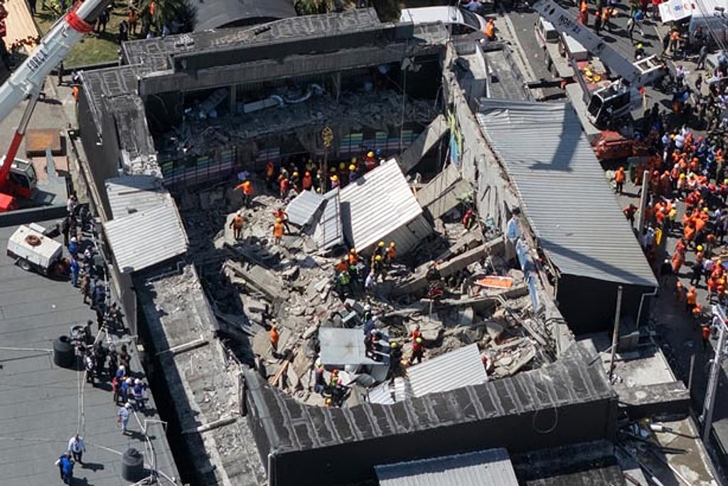 Collapsed Cave Rooftop 184 killed after a Dominican club roof collapse