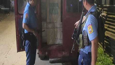 ZAMBOANGA. Authorities confiscate some P1.6 million worth of smuggled cigarettes in a law enforcement operation in evening of Tuesday, April 8, 2025, in Lagundi Drive, Barangay Tulay, Jolo, Sulu. The smuggled cigarettes were seized after the policemen noticed a vehicle suspiciously parked nearby while they were conducting checkpoint operation. (SunStar Zamboanga)   